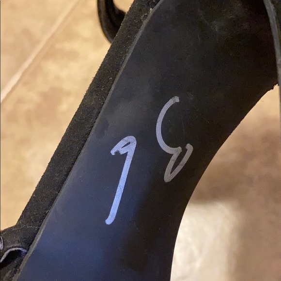 Steve Madden black and gold heels - Picture 7 of 7